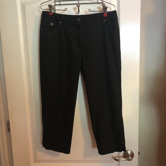 Zac and Rachel Black Capris - Picture 2 of 8